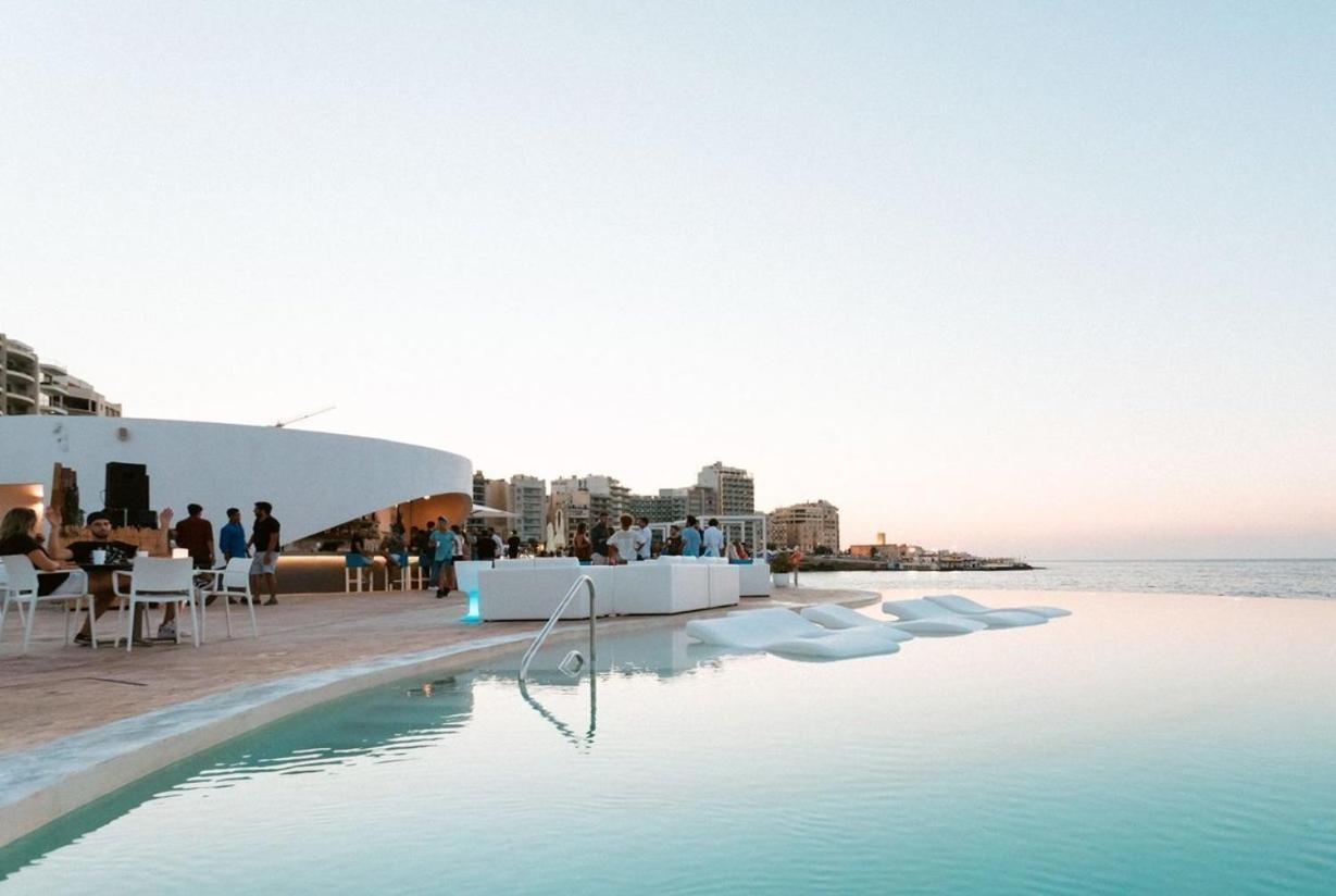 Modern Apartment Steps To St George'S Bay Saint Julian's エクステリア 写真