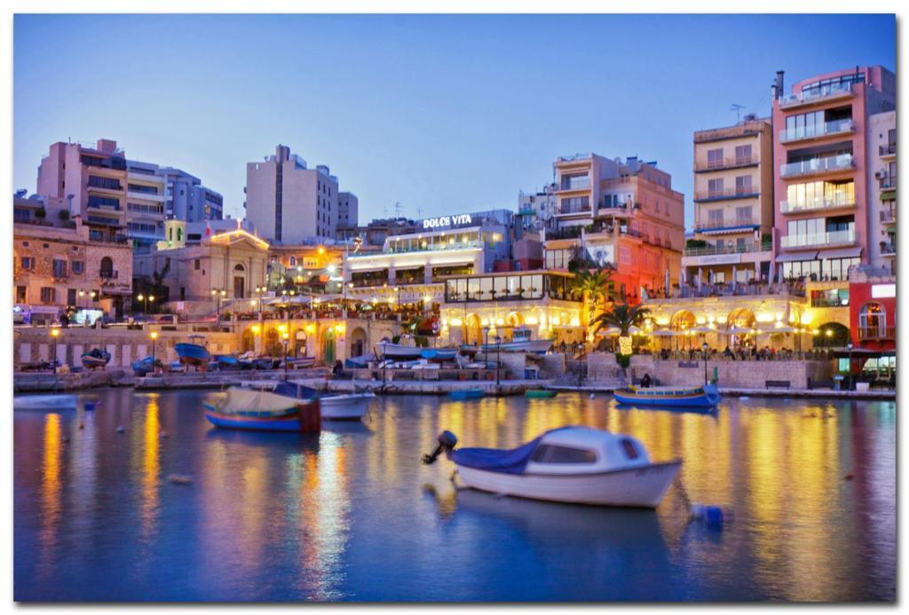 Modern Apartment Steps To St George'S Bay Saint Julian's エクステリア 写真
